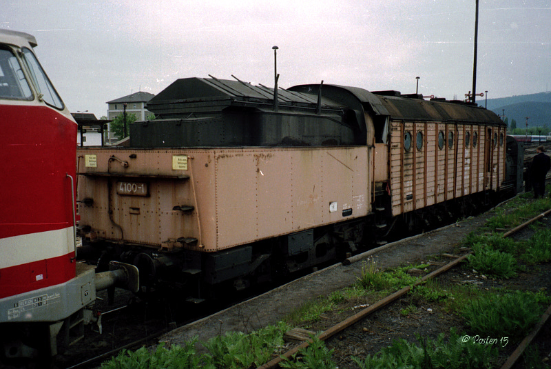 Am 17.05.1992 steht die Saalfelder Dampfschneeschleuder in Saalfeld zur Abholung nach Neuenmarkt-Wirsberg ins Museum bereit.
