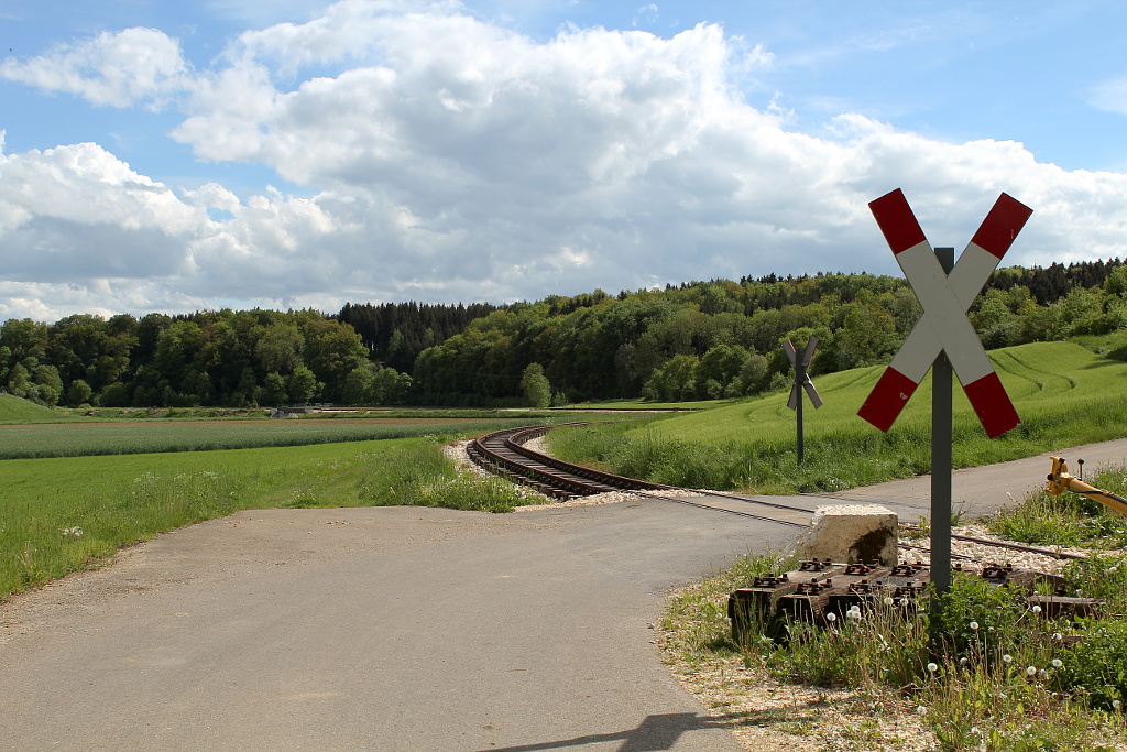 Bis zur neuen Egau-Brcke liegt das Gleis schon. Dort beginnt dann der nchste Bauabschnitt bis zum Bahnhof Katzenstein. 20.05.2013