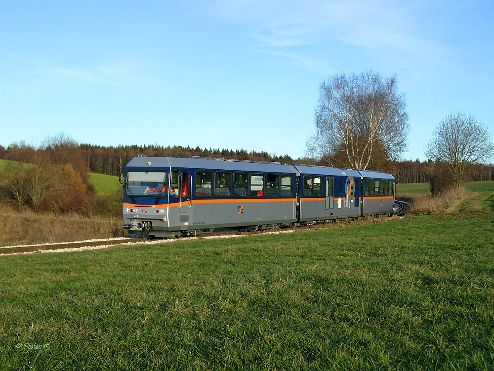 Im Jahr 2007 fhrte Stadler mit dem neuen OSE Triebwagen BDmh 2Z 4A/12 3107 Probefahrten auf dem chsle durch. Am 09.02.2007 konnte ich den Triebwagen auf freier Strecke erwischen. Wennedach