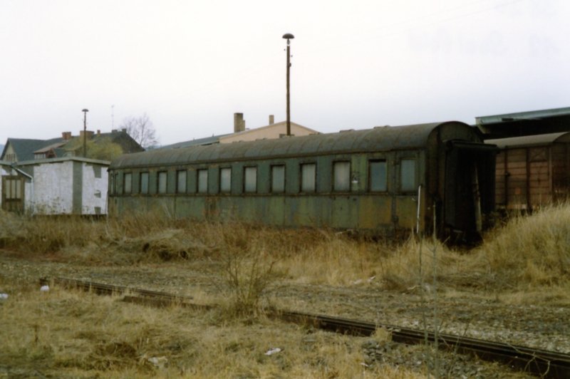 1992 stand in Saalfeld noch dieser ehemalige polnische Hecht ohne Drehgestelle.