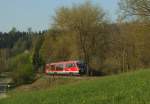 642 214, der Werbebotschafter fr die Mittelschwabenbahn und die Stadt Krumbach samt Krumbad am 20.04.2011 bei Neuburg/Kammel.