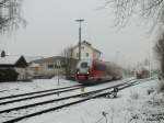 kbs-978-mittelschwabenbahn/180433/642-211-am-07022012-voellig-verschneit 642 211 am 07.02.2012 vllig verschneit bei der Ausfahrt in Krumbach.