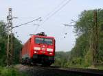 Am 22.09.2011 legt sich 189 001 mit einem Gterzug in Gnzburg in die Kurve.