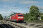 101 017 mit IC in G�nzburg am 09.05.2012.