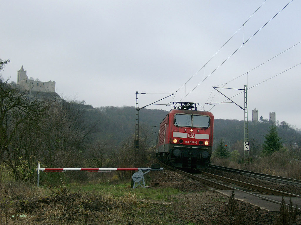 143 558 unterhalb von Rudelsburg und Burg Saaleck am 15.11.2004.