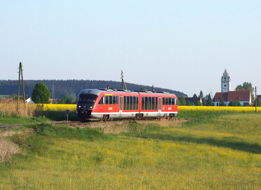 642 083 am 05.05.2011 in der Abendsonne zwischen Billenhausen und Hirschfelden.