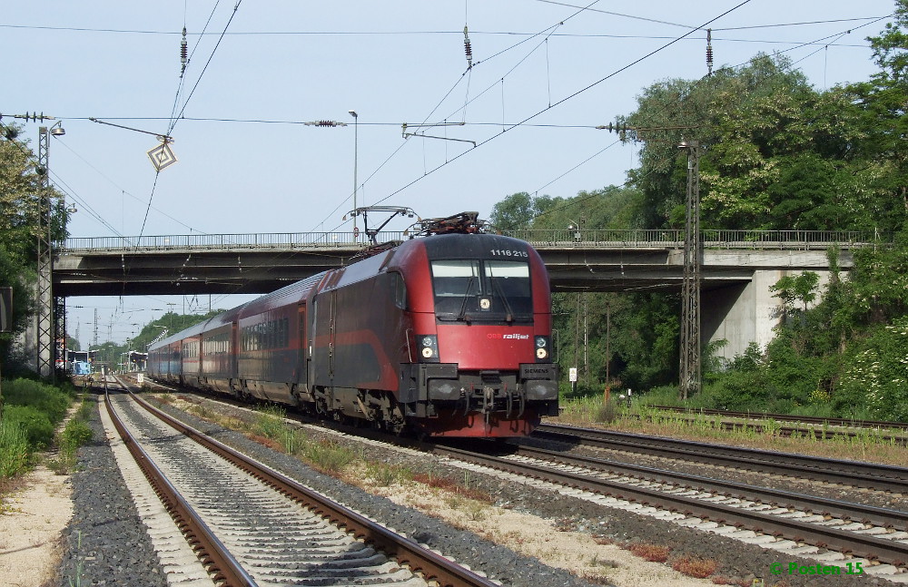 Am Wochenende kann man mittlerweile auch in Gnzburg die Premiumzge RailJet der BB sichten. So auch am 29.05.2011 1116 215 samt Garnitur gen Mnchen.