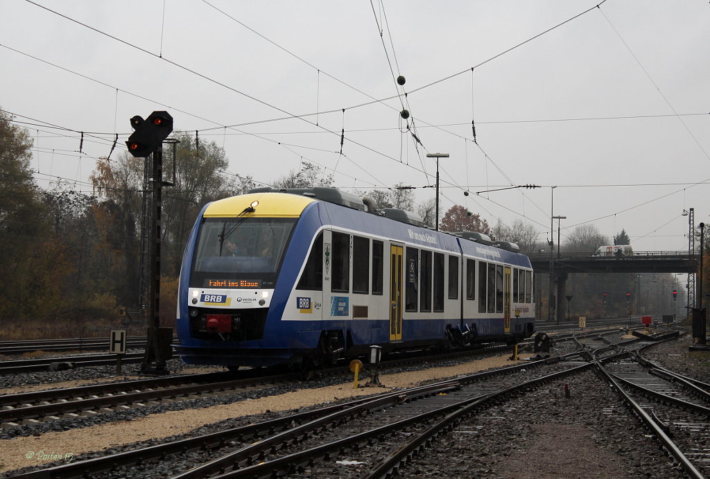 BRB VT 230 kam am 11.11.2012 auf seiner  Fahrt ins Blaue  auch auf die Mittelschwabenbahn. Hier bei der Einfahrt in Gnzburg.