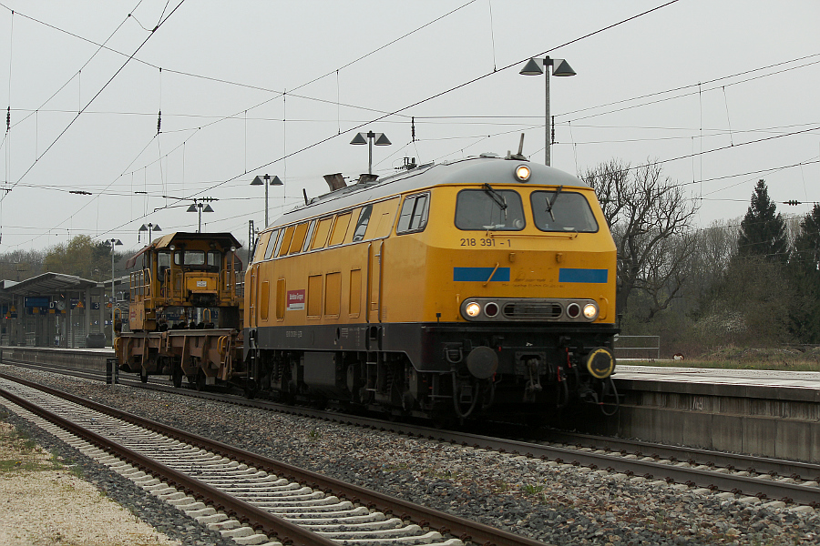 Eine alte Bekannte. Ex-Kemptener 218 391 der Bahnbaugruppe am 14.04.2012 in Gnzburg.