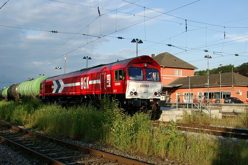 Frisch lackierte HGK DE 668 am 15.06.2011 in Gnzburg.