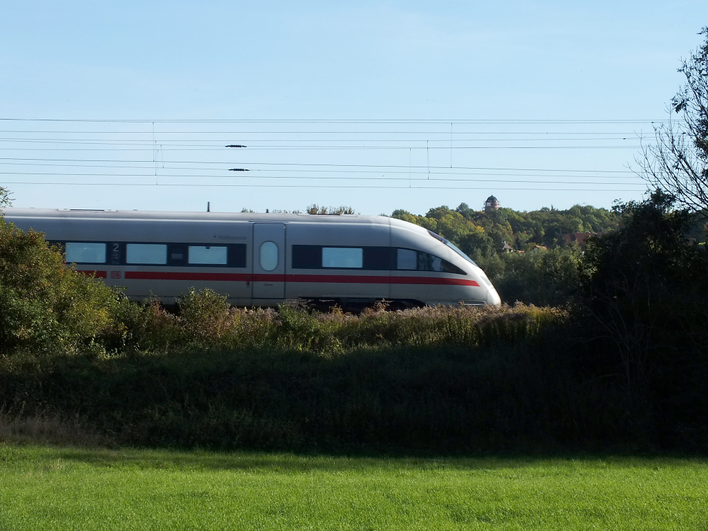 ICE-T und in Sanierung befindliche Hollnder-Mhle an der Ausfahrt Naumburg am 30.09.2011