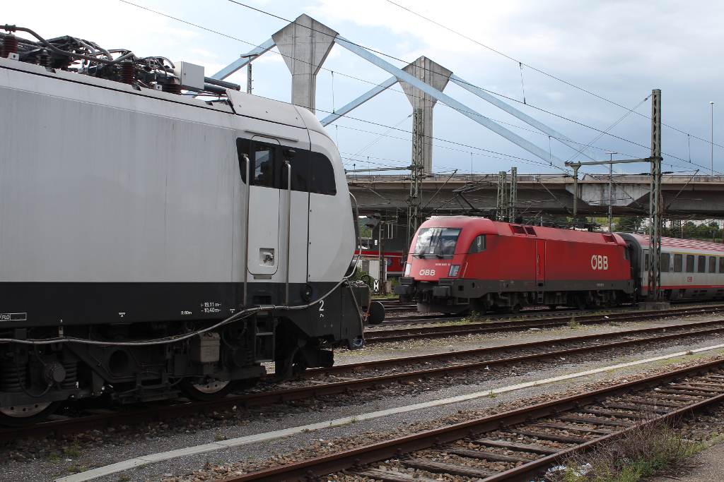 Treffen mit 1016 039 am EC 112. Alstom Prima II am 13.06.2012 in Ulm.