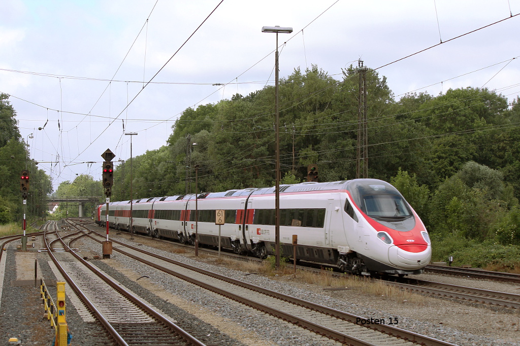 Am 11.07.2014 überführte 120 501 den SBB ETR 610 in Richtung Schweiz!
Da ich von der Fuhre überrascht wurde, konnte ich in Günzburg nur einen Nachschuss machen...