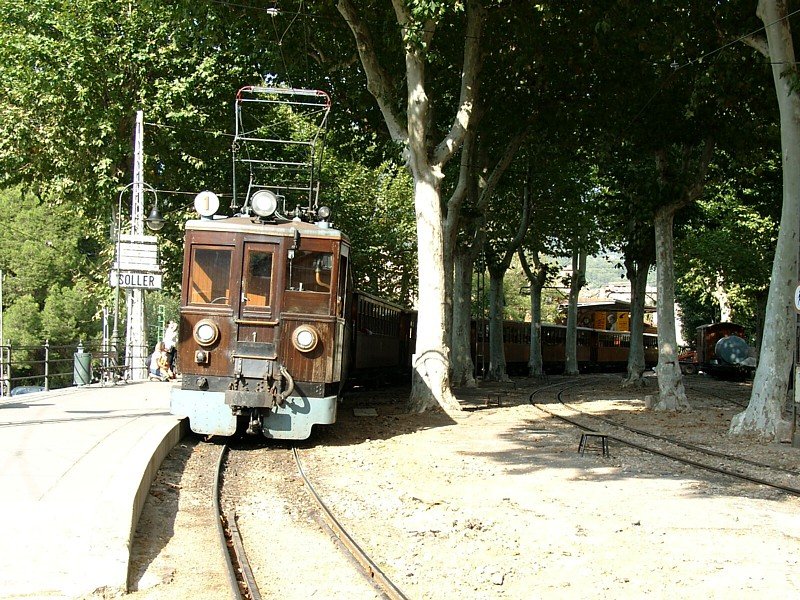 Am 01.10.2005 steht ET 1 mit einem Zug in Sller zu Abfahrt nach Palma bereit.