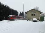 Ein wenig Nebenbahnidylle gibt es auch noch auf der Mittelschwabenbahn. 642 084 am 07.02.2012 in Pfaffenhausen.